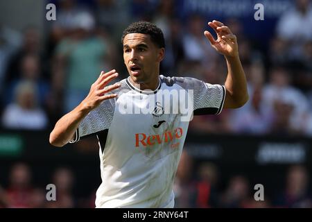 Swansea, Royaume-Uni. 02 septembre 2023. Ben Cabango de la ville de Swansea réagit. Match de championnat EFL Skybet, Swansea City contre Bristol City au Swansea.com Stadium à Swansea, pays de Galles le samedi 2 septembre 2023. Cette image ne peut être utilisée qu'à des fins éditoriales. Usage éditorial uniquement, photo par Andrew Orchard/Andrew Orchard photographie sportive/Alamy Live News crédit : Andrew Orchard photographie sportive/Alamy Live News Banque D'Images