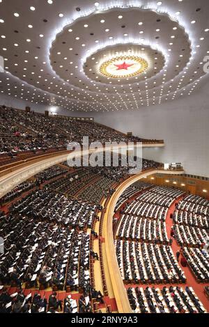 (180305) -- BEIJING, le 5 mars 2018 -- la première session du 13e Congrès populaire national s ouvre au Grand Hall du peuple à Beijing, capitale de la Chine, le 5 mars 2018. (DEUX SESSIONS)CHINE-PÉKIN-PNJ-OUVERTURE (CN) PANGXXINGLEI PUBLICATIONXNOTXINXCHN Banque D'Images