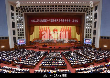 (180305) -- BEIJING, le 5 mars 2018 -- la première session du 13e Congrès populaire national s ouvre au Grand Hall du peuple à Beijing, capitale de la Chine, le 5 mars 2018. (DEUX SESSIONS)CHINE-PÉKIN-PNJ-OUVERTURE (CN) RAOXAIMIN PUBLICATIONXNOTXINXCHN Banque D'Images