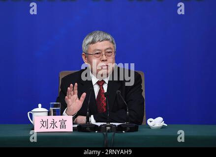 (180307) -- BEIJING, 7 mars 2018 -- Liu Yongfu, directeur du Bureau du Groupe directeur du Conseil des affaires de l'État pour la réduction de la pauvreté et le développement, répond à des questions lors d'une conférence de presse sur la lutte contre la pauvreté ciblée lors de la première session du 13e Congrès populaire national à Beijing, capitale de la Chine, le 7 mars 2018. ) (DEUX SESSIONS)CHINE-BEIJING-NPC-CONFÉRENCE DE PRESSE-ATTÉNUATION DE LA PAUVRETÉ (CN) SHENXHONG PUBLICATIONXNOTXINXCHN Banque D'Images