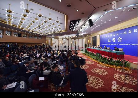 (180310) -- BEIJING, le 10 mars 2018 -- Une conférence de presse sur la réforme et le développement des entreprises publiques se tient en marge de la première session du 13e Congrès national populaire à Beijing, capitale de la Chine, le 10 mars 2018.) (DEUX SESSIONS)CHINE-PÉKIN-NPC-CONFÉRENCE DE PRESSE-ENTREPRISES D'ETAT (CN) LIXXIN PUBLICATIONXNOTXINXCHN Banque D'Images