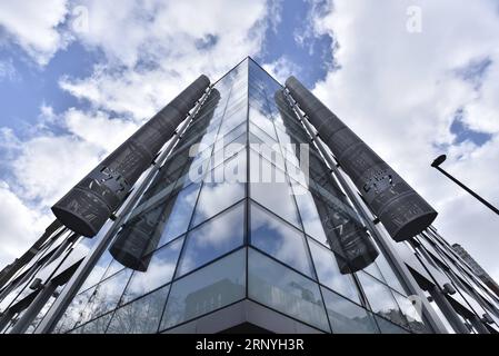 (180320) -- LONDRES, 20 mars 2018 -- une photo prise le 20 mars 2018 montre l'extérieur de l'immeuble de bureaux de Cambridge Analytica à Londres, en Grande-Bretagne. Cambridge Analytica, une société de conseil britannique, a été accusée de collecter des données sur jusqu'à 50 millions d'utilisateurs de Facebook sans autorisation et d'utiliser ces données pour aider les politiciens, y compris le président américain Donald Trump et la campagne du Brexit. ROYAUME-UNI-LONDRES-CAMBRIDGE ANALYTICA-IMMEUBLE DE BUREAUX STEPHENXCHUNG PUBLICATIONXNOTXINXCHN Banque D'Images