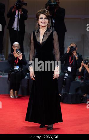 Venise, Italie. 02 septembre 2023. Fanny Ardant participe à la première du Palais dans le cadre du 80e Festival du film de Venise (Mostra) à Venise, Italie, le 02 septembre 2023. Photo Aurore Marechal/ABACAPRESS.COM crédit : Abaca Press/Alamy Live News Banque D'Images