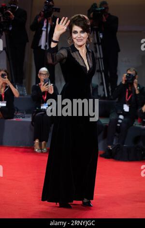 Venise, Italie. 02 septembre 2023. Fanny Ardant participe à la première du Palais dans le cadre du 80e Festival du film de Venise (Mostra) à Venise, Italie, le 02 septembre 2023. Photo Aurore Marechal/ABACAPRESS.COM crédit : Abaca Press/Alamy Live News Banque D'Images