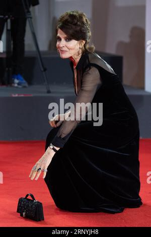 Venise, Italie. 02 septembre 2023. Fanny Ardant participe à la première du Palais dans le cadre du 80e Festival du film de Venise (Mostra) à Venise, Italie, le 02 septembre 2023. Photo Aurore Marechal/ABACAPRESS.COM crédit : Abaca Press/Alamy Live News Banque D'Images