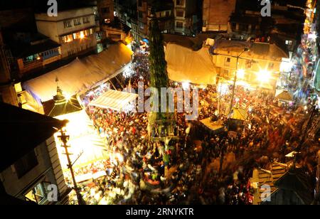 (180325) -- KATMANDOU, 25 mars 2018 -- chariot de Seto Machhondranath est stationné au début du festival chariot de Seto Machhondranath à ASON à Katmandou, Népal, le 25 mars 2018.) (yk) NEPAL-KATHMANDU-SET MACHHENDRANATH CHAR FESTIVAL sunilxsharma PUBLICATIONxNOTxINxCHN Banque D'Images