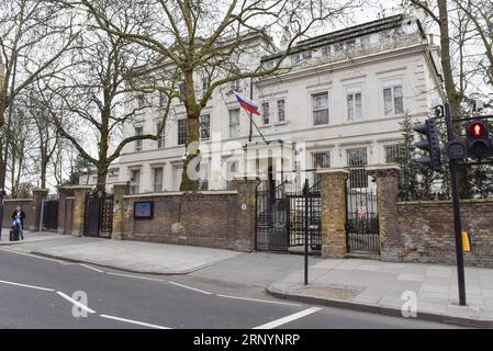 (180328) -- PÉKIN, le 28 mars 2018 -- une photo prise le 14 mars 2018 montre une vue générale de l'extérieur de l'ambassade de Russie à Londres, en Grande-Bretagne. (djj) Xinhua Headlines : rift Behind rare show de l'unité transatlantique sur la Russie StephenxChung PUBLICATIONxNOTxINxCHN Banque D'Images