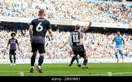 Manchester, Royaume-Uni. 3 septembre 2023. Erling Haaland (2nd R) de Manchester City marque le cinquième but de son équipe lors du match de Premier League anglaise entre Manchester City FC et Fulham FC à Manchester, en Grande-Bretagne, le 2 septembre 2023. Crédit : Xinhua/Alamy Live News Banque D'Images