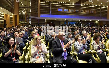 (180410) -- BOAO, le 10 avril 2018 -- des invités assistent à la cérémonie d'ouverture de la Conférence annuelle 2018 du Forum Boao pour l'Asie à Boao, dans la province de Hainan du sud de la Chine, le 10 avril 2018.) (wyl) CHINA-BOAO FORUM FOR ASIA-OPENING CEREMONY (CN) LixXueren PUBLICATIONxNOTxINxCHN Banque D'Images