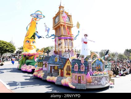 (180410) -- TOKYO, le 10 avril 2018 -- le Tokyo Disneyland organise une répétition pour la célébration du 35e anniversaire de son ouverture à Tokyo, Japon, le 10 avril 2018. Le Tokyo Disneyland a été ouvert le 15 avril 1983. ) (Ybg) JAPON-TOKYO DISNEY-35E ANNIVERSAIRE-RÉPÉTITION MaxPing PUBLICATIONxNOTxINxCHN Banque D'Images