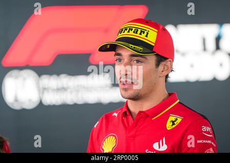 Milan, Italie. 31 août 2023. Charles Leclerc, pilote monégasque de la Scuderia Ferrari, est présent dans le paddock avant le Grand Prix de F1 d'Italie à l'Autodromo Nazionale Monza. (Photo Andreja Cencic/SOPA Images/Sipa USA) crédit : SIPA USA/Alamy Live News Banque D'Images