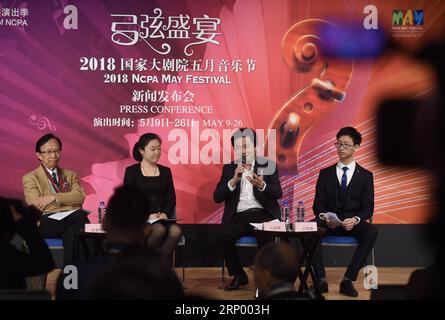 (180410) -- BEIJING, le 10 avril -- l'artiste Lyu Siqing (2e R) assiste à une conférence de presse pour le Festival du Centre national des arts de la scène (NCPA) du 2018 au 2018 mai à Beijing, capitale de la Chine, le 10 avril 2018. Le festival de mai 2018 de la NCPA est prévu du 9-26 au 30 mai au Centre national des arts de la scène à Beijing. (Xzy) CHINA-BEIJING-2018 NCPA MAY FESTIVAL (CN) LuoxXiaoguang PUBLICATIONxNOTxINxCHN Banque D'Images