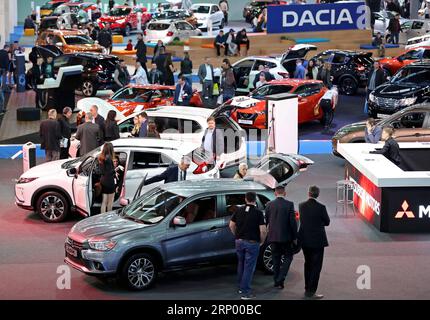 (180411) -- ZAGREB, le 11 avril 2018 -- les gens visitent le salon de l'auto de Zagreb 2018 à Zagreb, capitale de la Croatie, le 10 avril 2018. Le salon de l'auto de Zagreb est ouvert au public du 11 au 15 avril. )(YY) CROATIA-ZAGREB-ZAGREB SALON DE L'AUTO 2018 IgorxKralj PUBLICATIONxNOTxINxCHN Banque D'Images