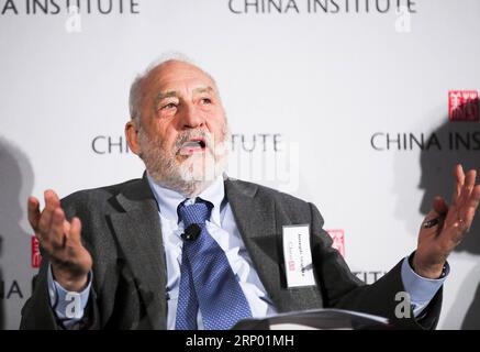 (180412) -- NEW YORK, le 12 avril 2018 -- Joseph Stiglitz, économiste américain lauréat du prix Nobel, prend la parole lors d'une table ronde, dans le cadre du Sommet exécutif 2018 du China Institute, sur les affaires américano-chinoises dans le nouvel ordre mondial, à New York, aux États-Unis, le 12 avril 2018. Le fait que les États-Unis frappent unilatéralement les produits chinois de droits de douane élevés sape un régime commercial multilatéral fondé sur des règles qui a été crucial pour la croissance mondiale, a déclaré Joseph Stiglitz. ÉTATS-UNIS-NEW YORK-ÉTATS-UNIS-CHINE AFFAIRES DANS LE NOUVEL ORDRE MONDIAL-PANEL DE DISCUSSION WANGXYING PUBLICATIONXNOTXINXCHN Banque D'Images