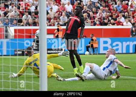 Leverkusen, Allemagne. 2 septembre 2023. Victor Okoh Boniface (C) de Bayer 04 Leverkusen tire pour marquer lors du match de 3e tour de première division de bundesliga entre Bayer 04 Leverkusen et SV Darmstadt 98 à Leverkusen, Allemagne, le 2 septembre 2023. Crédit : Ulrich Hufnagel/Xinhua/Alamy Live News Banque D'Images