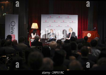 (180412) -- NEW YORK, 12 avril 2018 -- Joseph Stiglitz (C, arrière) et John Lipsky (R, arrière), économiste américain lauréat du prix Nobel, chercheur émérite, School of Advanced International Studies, Université Johns Hopkins, assistent à une table ronde, dans le cadre du Sommet exécutif 2018 du China Institute, Business in the New World Order, à New York, aux États-Unis, le 12 avril 2018. Le fait que les États-Unis frappent unilatéralement les produits chinois de droits de douane élevés sape un régime commercial multilatéral fondé sur des règles qui a été crucial pour la croissance mondiale, a déclaré Joseph Stiglitz. ÉTATS-UNIS-NEW YORK-ÉTATS-UNIS-CHINE Banque D'Images