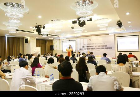 (180413) -- HO CHI MINH VILLE, 13 avril 2018 -- une photo prise le 13 avril 2018 montre la conférence d'introduction de l'exposition internationale d'importation de Chine (CIIE) qui s'est tenue à Ho Chi Minh ville, Vietnam. CIIE, le premier de son genre et prévu pour novembre, aidera à renforcer le commerce entre la Chine et le Vietnam, a déclaré vendredi le conseiller commercial de l'ambassade de Chine au Vietnam Hu Suojin. ) VIETNAM-HO CHI MINH VILLE-CHINE-IMPORTATION EXPO-INTRODUCTION CONFÉRENCE HOANGXTHIXHUONG PUBLICATIONXNOTXINXCHN Banque D'Images