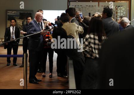 (180413) -- NATIONS UNIES, 13 avril 2018 -- l'ambassadrice de Russie aux Nations Unies, Vassily Nebenzia, s'adresse aux médias après une réunion du Conseil de sécurité sur la situation au Moyen-Orient, en particulier en Syrie, au siège des Nations Unies à New York, le 13 avril 2018.) RÉUNION-CONSEIL DE SÉCURITÉ-SYRIE LixMuzi PUBLICATIONxNOTxINxCHN Banque D'Images