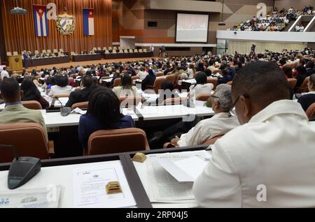 (180418) -- LA HAVANE, le 18 avril 2018 -- Une session de l'Assemblée nationale du pouvoir populaire de Cuba a lieu à la Havane, Cuba, le 18 avril 2018. L Assemblée nationale du pouvoir populaire de Cuba a entamé mercredi matin une session de deux jours pour élire un successeur au Président Raul Castro. (ah) (ce) CUBA-LA HAVANE-ASSEMBLÉE NATIONALE-SESSION JoaquinxHernandez PUBLICATIONxNOTxINxCHN Banque D'Images