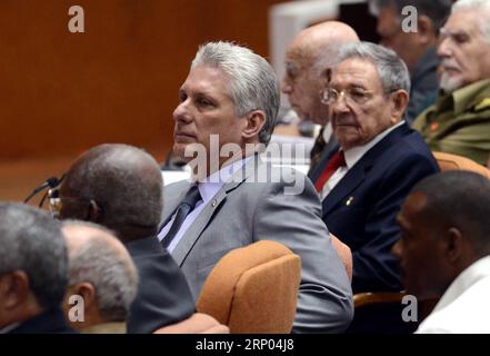 (180418) -- LA HAVANE, le 18 avril 2018 -- le premier vice-président cubain Miguel Diaz-Canel (C) assiste à une session de l Assemblée nationale du pouvoir populaire de Cuba, à la Havane, Cuba, le 18 avril 2018. L Assemblée nationale du pouvoir populaire de Cuba a entamé mercredi matin une session de deux jours pour élire un successeur au Président Raul Castro. Jaoquin Hernandez) (ah) (ce) CUBA-LA HAVANE-ASSEMBLÉE NATIONALE-SESSION JoaquinxHernandez PUBLICATIONxNOTxINxCHN Banque D'Images