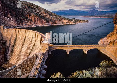 Barrage Theodore Roosevelt   Roosevelt, Arizona, États-Unis Banque D'Images