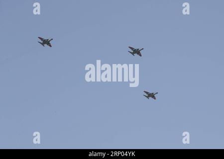 (180419) -- JÉRUSALEM, 19 avril 2018 -- des avions de chasse survolent pendant un spectacle aérien dans le cadre des célébrations du 70e jour de l indépendance d Israël à Jérusalem, le 19 avril 2018.) (wtc) MIDEAST-JERUSALEM-ISRAEL S INDEPENDENCE SHOW-AIR GuoxYu PUBLICATIONxNOTxINxCHN Banque D'Images