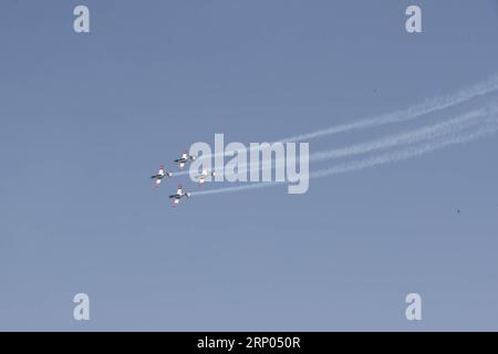 (180419) -- JÉRUSALEM, 19 avril 2018 -- des avions survolent pendant un spectacle aérien dans le cadre des célébrations du 70e jour de l indépendance d Israël à Jérusalem, le 19 avril 2018.) (wtc) MIDEAST-JERUSALEM-ISRAEL S INDEPENDENCE SHOW-AIR GuoxYu PUBLICATIONxNOTxINxCHN Banque D'Images