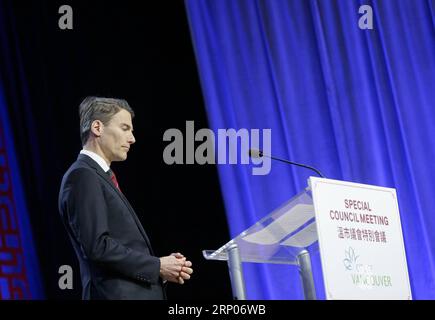 (180423) -- VANCOUVER, le 23 avril 2018 -- Gregor Robertson, maire de Vancouver, présente des excuses lors d'une séance spéciale du conseil municipal à Vancouver, Canada, le 22 avril 2018. Des centaines de Vancouverois se sont entassés dans le centre culturel chinois de la ville dimanche pour assister aux excuses du gouvernement municipal pour des décennies d histoire de racisme contre les citoyens canadiens d ascendance chinoise. (hy) CANADA-VANCOUVER-APOLOGY-RACISM LiangxSen PUBLICATIONxNOTxINxCHN Banque D'Images