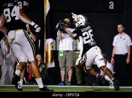 Nashville, Tennessee, États-Unis. 2 septembre 2023. Vanderbilt Commodores Running back Sedrick Alexander (28) célèbre un touchdown. (Image de crédit : © Camden Hall/ZUMA Press Wire) USAGE ÉDITORIAL SEULEMENT! Non destiné à UN USAGE commercial ! Banque D'Images