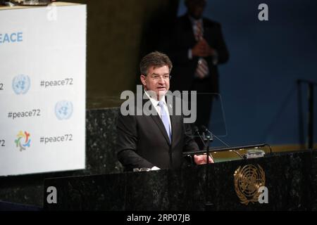 (180424) -- NATIONS UNIES, 24 avril 2018 -- Miroslav Lajcak, président de l'Assemblée générale des Nations Unies, s'adresse à la réunion de haut niveau sur la consolidation de la paix et le maintien de la paix, au siège des Nations Unies à New York, le 24 avril 2018. Alors que les gens sont confrontés à des conflits sans fin dans certaines parties du monde, une nouvelle approche était plus que jamais nécessaire, a déclaré mardi le président de l'Assemblée générale des Nations Unies, Miroslav Lajcak. RÉUNION DE HAUT NIVEAU ONU-ASSEMBLÉE GÉNÉRALE-CONSOLIDATION DE LA PAIX ET MAINTIEN DE LA PAIX LIXMUZI PUBLICATIONXNOTXINXCHN Banque D'Images