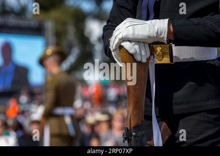 (180425) -- CANBERRA, le 25 avril 2018 -- Une cérémonie a lieu au Mémorial australien de la guerre le jour de l'ANZAC à Canberra, Australie, le 25 avril 2018.) (lrz) AUSTRALIA-CANBERRA-ANZAC DAY ZhuxNan PUBLICATIONxNOTxINxCHN Banque D'Images