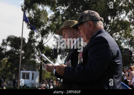 (180425) -- CANBERRA, le 25 avril 2018 -- des vétérans chantent lors de la cérémonie nationale tenue au Mémorial australien de la guerre pour commémorer la Journée de l'ANZAC à Canberra, Australie, le 25 avril 2018.) (Jmmn) AUSTRALIA-CANBERRA-ANZAC DAY XuxHaijing PUBLICATIONxNOTxINxCHN Banque D'Images