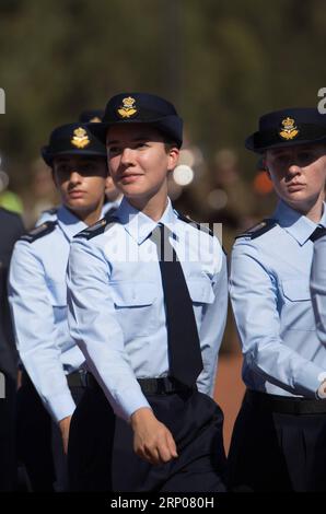 (180425) -- CANBERRA, le 25 avril 2018 -- les cadets militaires défilent à la cérémonie nationale qui se tient au Mémorial australien de la guerre pour commémorer la Journée de l'ANZAC à Canberra, Australie, le 25 avril 2018.) (lrz) AUSTRALIA-CANBERRA-ANZAC DAY ZhuxNan PUBLICATIONxNOTxINxCHN Banque D'Images