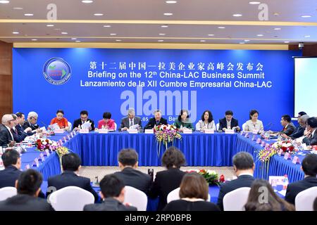 (180504) -- BEIJING, le 4 mai 2018 -- Une conférence de presse concernant le 12e Sommet des affaires Chine-ALC se tient à Beijing, capitale de la Chine, le 4 mai 2018. Selon le communiqué de presse, le Sommet se tiendra à Zhuhai, dans la province du Guangdong du sud de la Chine, les 1 et 2 novembre de cette année. (Lb) CHINA-BEIJING-lac-BUSINESS-SUMMIT (CN) LixXin PUBLICATIONxNOTxINxCHN Banque D'Images