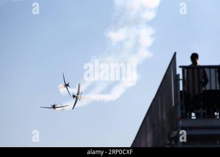 (180507) -- SYDNEY, le 7 mai 2018 -- Russian Roolettes se produisent au spectacle aérien Wings Over Illawarra, à l'aéroport d'Albion Park, à 100 km au sud de Sydney, Australie, le 6 mai 2018. Avec plus de 80 avions exposés au sol et dans le ciel, le programme de cette année a été le plus important jamais vu, avec plus de 40 000 personnes présentes pour l'événement de deux jours, samedi et dimanche. ) (gj) AUSTRALIA-SYDNEY-AIR SHOW BaixXuefei PUBLICATIONxNOTxINxCHN Banque D'Images