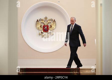 (180507) -- MOSCOU, le 7 mai 2018 -- le président russe Vladimir Poutine marche au Kremlin avant la cérémonie d'investiture à Moscou, capitale de la Russie, le 7 mai 2018. Vladimir Poutine a prêté serment lundi pour commencer son quatrième mandat en tant que président russe. ) (Zjl) RUSSIE-MOSCOU-POUTINE-INAUGURATION Spoutnik PUBLICATIONxNOTxINxCHN Banque D'Images