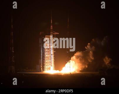 (180509) -- TAIYUAN, 9 mai 2018 -- une photo prise le 9 mai 2018 montre le satellite Gaofen-5 lancé à l'arrière d'une fusée longue marche 4C à 2:28 heures du matin, heure de Pékin, depuis le centre de lancement de satellites de Taiyuan dans le nord de la province du Shanxi. La Chine a lancé mercredi Gaofen-5, un satellite d'imagerie hyperspectrale, dans le cadre du projet national d'observation de la Terre à haute résolution. )(yk) CHINA-TAIYUAN-GAAFEN-5 SATELLITE LANCÉ JinxLiwang PUBLICATIONxNOTxINxCHN Banque D'Images