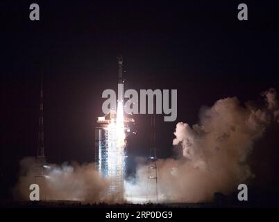 (180509) -- TAIYUAN, 9 mai 2018 -- une photo prise le 9 mai 2018 montre le satellite Gaofen-5 lancé à l'arrière d'une fusée longue marche 4C à 2:28 heures du matin, heure de Pékin, depuis le centre de lancement de satellites de Taiyuan dans le nord de la province du Shanxi. La Chine a lancé mercredi Gaofen-5, un satellite d'imagerie hyperspectrale, dans le cadre du projet national d'observation de la Terre à haute résolution. )(yk) CHINA-TAIYUAN-GAAFEN-5 SATELLITE LANCÉ JinxLiwang PUBLICATIONxNOTxINxCHN Banque D'Images