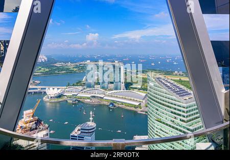 Vues sur l'emblématique Marina Bay Sands, les Shoppes à Marina Bay Sands et le ArtScience Museum à Marina Bay, Singapour Banque D'Images