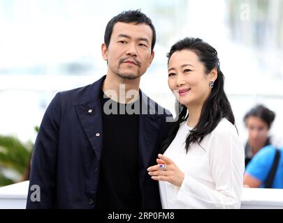 (180512) -- CANNES, 12 mai 2018 -- l'acteur chinois Liao Fan (L), l'actrice chinoise Zhao Tao du film chinois en compétition, Ash is Purest White , pose lors d'un photocall du 71e Festival International du film de Cannes à Cannes, France le 12 mai 2018. Le 71e Festival International du film de Cannes se tient du 8 au 19 mai. )(YK) FRANCE-CANNES-FILM FESTIVAL-ASH EST LE PLUS PUR BLANC-PHOTO-CALL LUOXHUANHUAN PUBLICATIONXNOTXINXCHN Banque D'Images