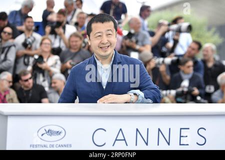 (180512) -- CANNES, 12 mai 2018 -- la réalisatrice Jia Zhangke du film chinois en compétition, Ash is Purest White , pose lors d'un photocall du 71e Festival International du film de Cannes à Cannes, France, le 12 mai 2018. Le 71e Festival International du film de Cannes se tient du 8 au 19 mai. Chen Yichen)(yk) FRANCE-CANNES-FILM FESTIVAL-ASH EST LE PLUS PUR BLANC-PHOTOCALL chenyichen PUBLICATIONxNOTxINxCHN Banque D'Images
