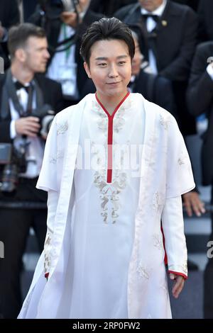 (180512) -- CANNES, le 12 mai 2018 -- la chanteuse chinoise Li Yugang pose sur le tapis rouge lors de la première du film les filles du soleil au 71e Festival International du film de Cannes, France, le 12 mai 2018. Le 71e Festival International du film de Cannes se tient ici du 8 au 19 mai. ) FRANCE-CANNES-FESTIVAL-FILLES DU SOLEIL-PREMIÈRE CHENXYICHEN PUBLICATIONXNOTXINXCHN Banque D'Images