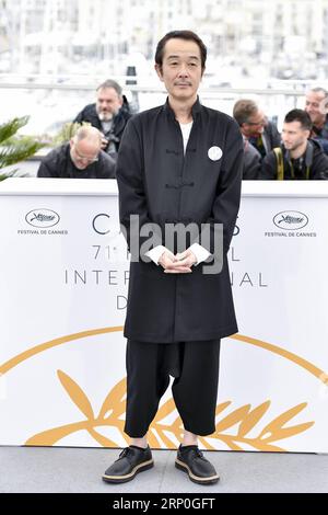 (180514) -- CANNES, 14 mai 2018 -- l'actrice Lily Franky pose lors d'un photocall pour le film japonais Shoplifters au 71e Festival International du film de Cannes à Cannes, France, le 14 mai 2018. Le 71e Festival International du film de Cannes se tient du 8 au 19 mai. ) (HY) FRANCE-CANNES-71ST INT L FILM FESTIVAL- VOLEURS À L'ÉTALAGE -PHOTOCALL CHENXYICHEN PUBLICATIONXNOTXINXCHN Banque D'Images