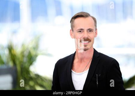(180515) -- CANNES, 15 mai 2018 -- l'acteur Jasper Paakkonen du film BlacKkKlansman pose lors d'un photocall du 71e Festival International du film de Cannes à Cannes, France, le 15 mai 2018. Le 71e Festival International du film de Cannes se tient du 8 au 19 mai. ) (zf) FRANCE-CANNES-71e FESTIVAL INTERNATIONAL DU FILM-BLACKKKLANSMAN-PHOTOCALL LuoxHuanhuan PUBLICATIONxNOTxINxCHN Banque D'Images