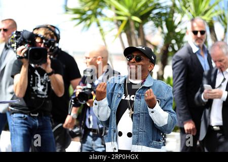 (180515) -- CANNES, 15 mai 2018 -- le réalisateur Spike Lee du film BlacKkKlansman pose lors d'un photocall du 71e Festival International du film de Cannes à Cannes, France, le 15 mai 2018. Le 71e Festival International du film de Cannes se tient du 8 au 19 mai. ) (zf) FRANCE-CANNES-71e FESTIVAL INTERNATIONAL DU FILM-BLACKKKLANSMAN-PHOTOCALL LuoxHuanhuan PUBLICATIONxNOTxINxCHN Banque D'Images