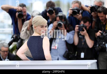 (180515) -- CANNES, le 15 mai 2018 -- l'actrice Emilia Clarke du film Solo : a Star Wars Story pose lors d'un photocall au 71e Festival International du film de Cannes à Cannes, France, le 15 mai 2018. Le 71e Festival International du film de Cannes se tient du 8 au 19 mai. ) FRANCE-CANNES-FILM FESTIVAL-SOLO-PHOTOCALL LUOXHUANHUAN PUBLICATIONXNOTXINXCHN Banque D'Images