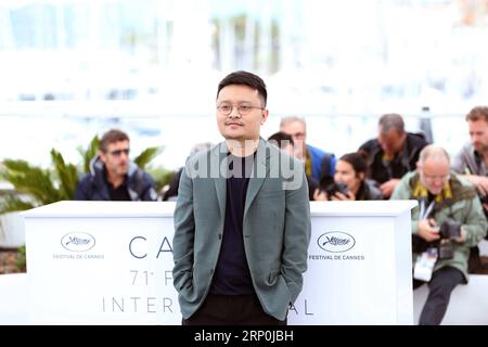 (180516) -- CANNES, le 16 mai 2018 -- le réalisateur Bi Gan assiste au photocall de long Day s Journey into Night lors du 71e Festival International du film de Cannes à Cannes, France, le 16 mai 2018.) (DTF) FRANCE-CANNES-FILM FESTIVAL-LONG VOYAGE D'UNE JOURNÉE S DANS LA NUIT LUOXHUANHUAN PUBLICATIONXNOTXINXCHN Banque D'Images