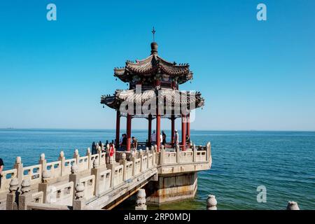 (180519) -- QINHUANGDAO, le 19 mai 2018 -- les touristes visitent le col de Shanhaiguan, une station touristique célèbre dans la ville de Qinhuangdao, province du Hebei, dans le nord de la Chine, le 18 mai 2018.) (Wyo) CHINA-HEBEI-QINHUANGDAO-SHANHAIGUAN (CN) LiuxChan PUBLICATIONxNOTxINxCHN Banque D'Images