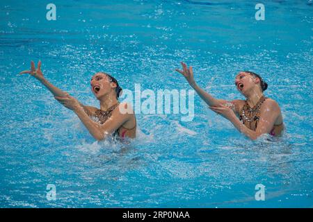 (180520) -- PÉKIN, 20 mai 2018 -- les jumelles autrichiennes Anna-Maria Alexandri et Eirini Alexandri concourent lors de la routine technique en duo à l'Open de Budapest de la FINA Artistic Swimming World Series à Budapest, Hongrie, le 18 mai 2018.) XINHUA PHOTO CHOIX HEBDOMADAIRES AttilaxVolgyi PUBLICATIONxNOTxINxCHN Banque D'Images