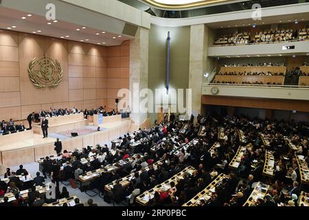 (180521) -- GENÈVE, le 21 mai 2018 -- les délégués assistent à la 71e session de l'Assemblée mondiale de la Santé (AMS) à Genève, Suisse, le 21 mai 2018. L'Assemblée mondiale de la Santé (AMS) a dévoilé lundi un plan ambitieux visant à bénéficier d'une population globale de 3 milliards d'habitants dans le monde au cours des cinq prochaines années avec de meilleurs soins de santé et bien-être. (srb) SUISSE-GENÈVE-ASSEMBLÉE MONDIALE DE LA SANTÉ-OUVERTURE AlainxGrosclaude PUBLICATIONxNOTxINxCHN Banque D'Images